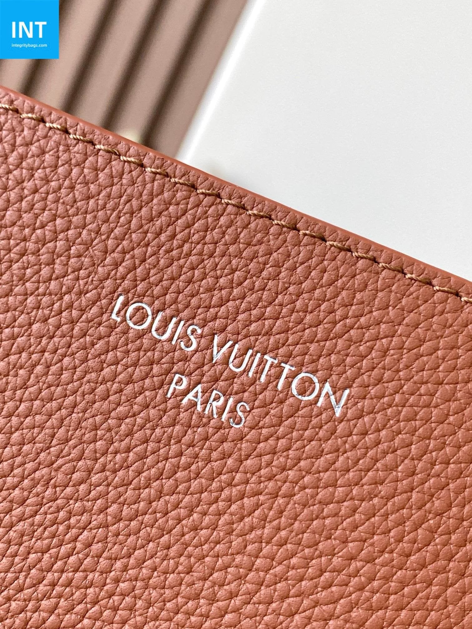 Louis Vuitton M26745 Verso Hobo