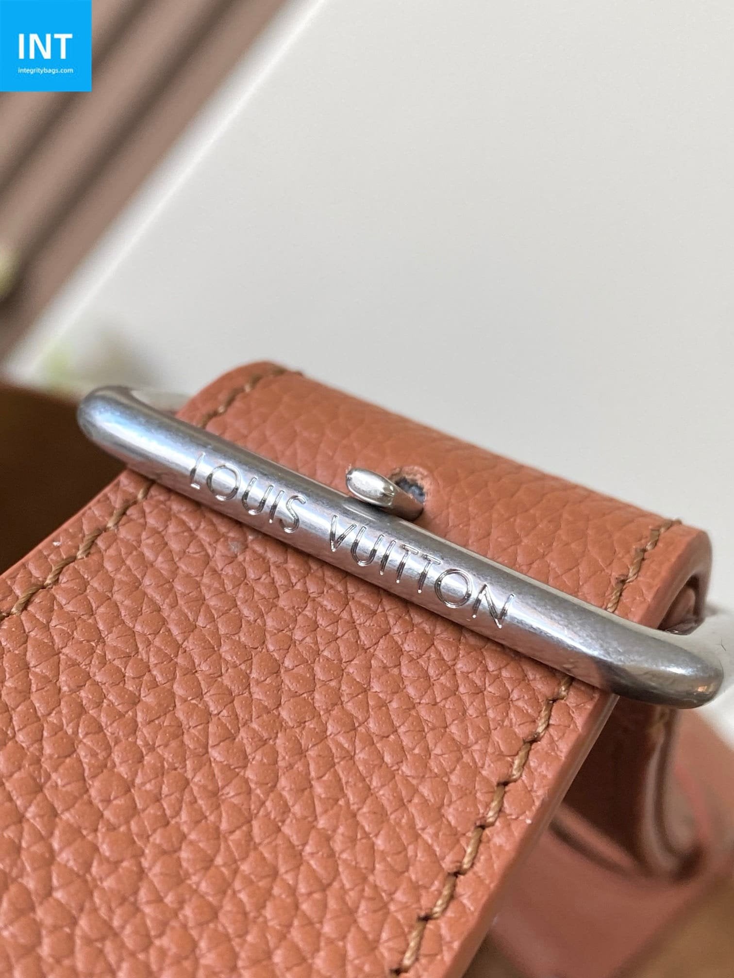 Louis Vuitton M26745 Verso Hobo