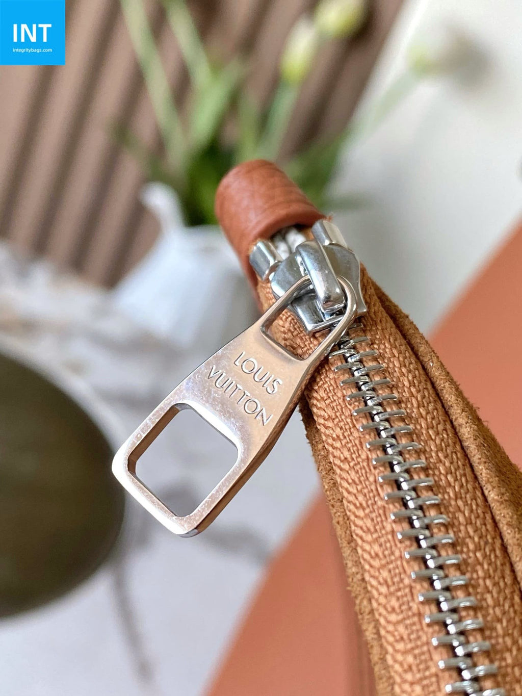 Louis Vuitton M26745 Verso Hobo