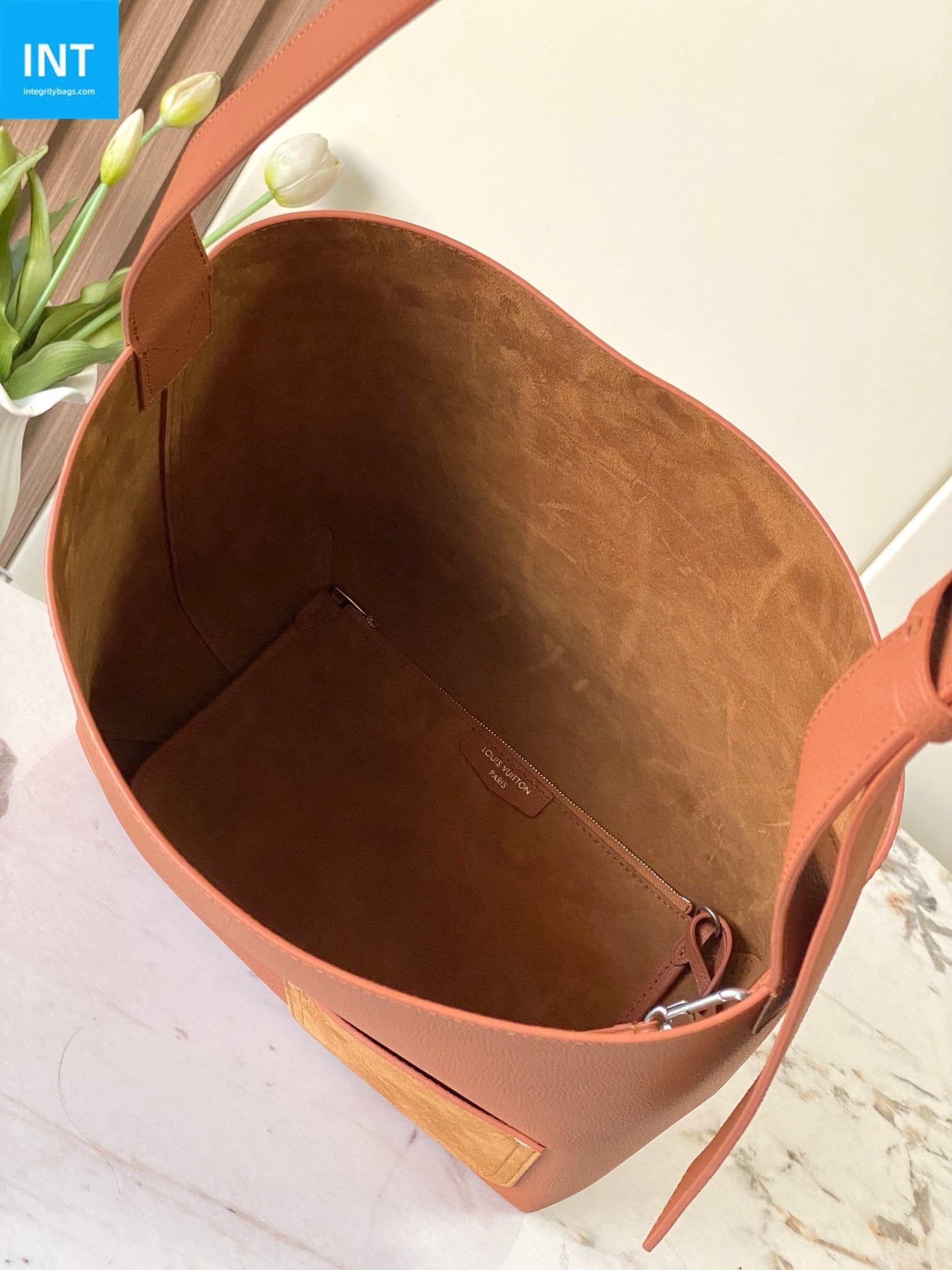 Louis Vuitton M26745 Verso Hobo