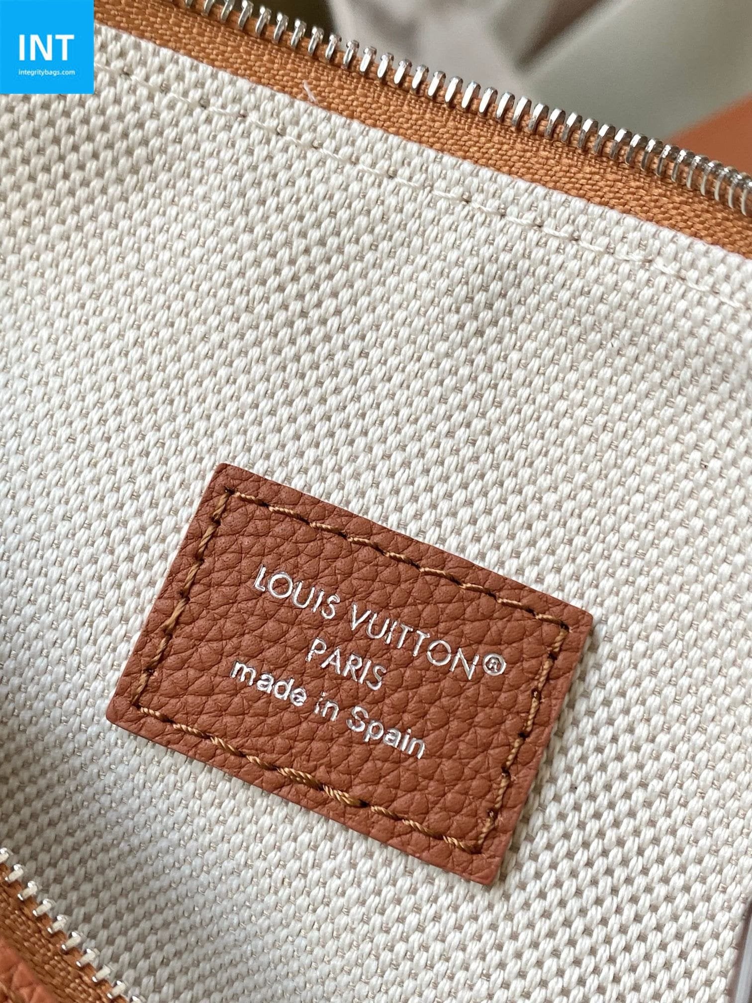 Louis Vuitton M26745 Verso Hobo