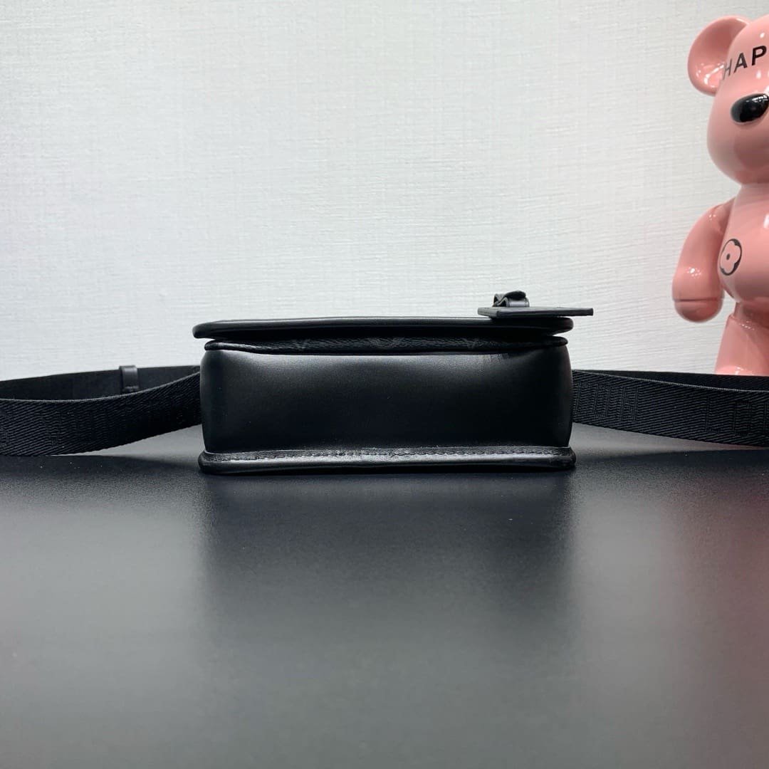 Louis Vuitton M12599 Bosphore Wearable Wallet