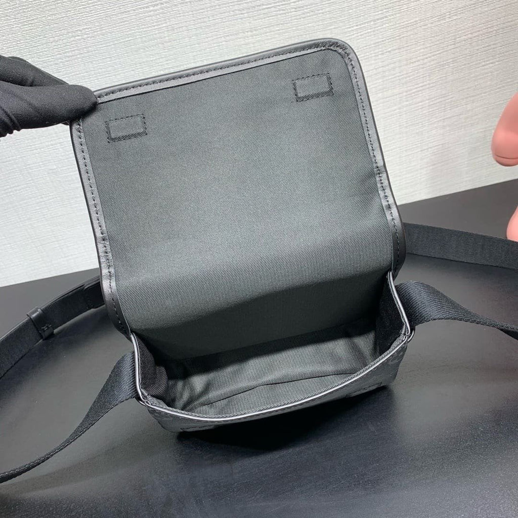 Louis Vuitton M12599 Bosphore Wearable Wallet