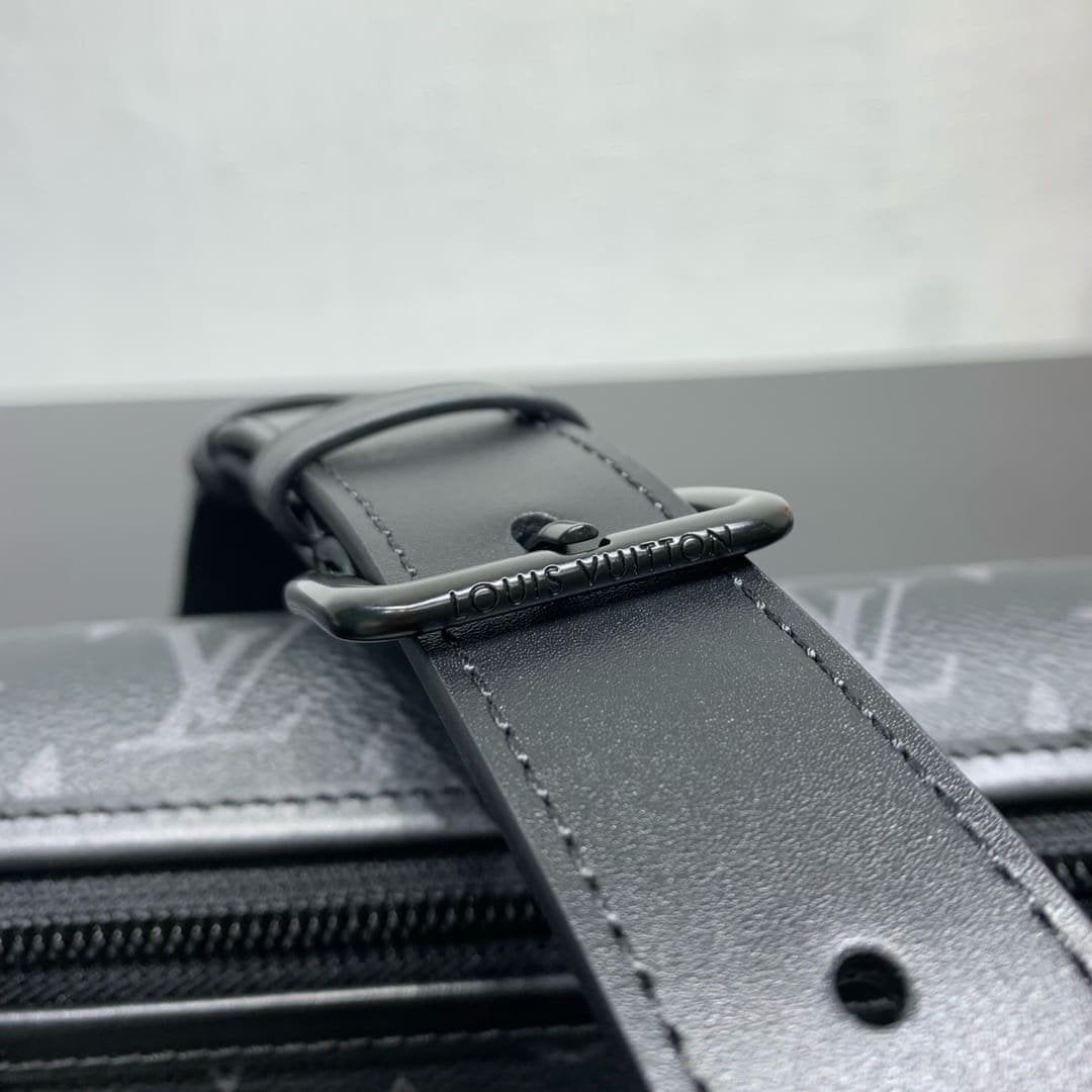 Louis Vuitton M12599 Bosphore Wearable Wallet