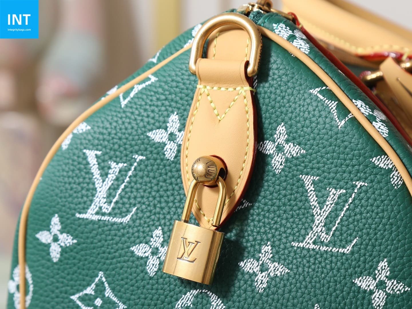 Louis Vuitton M14077 Speedy P9 Bandoulière 30