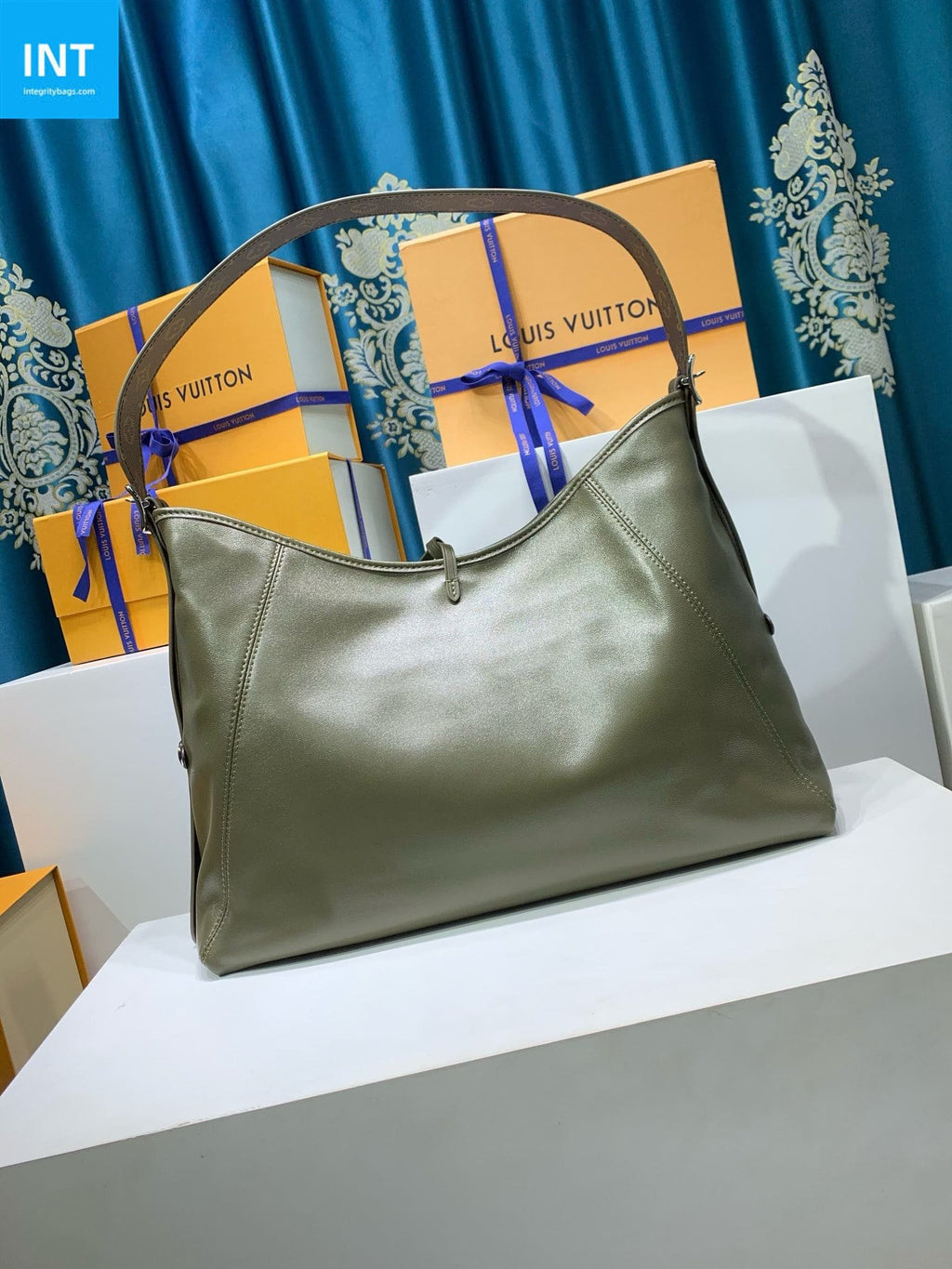 Louis Vuitton M14268 Carryall Vibe MM