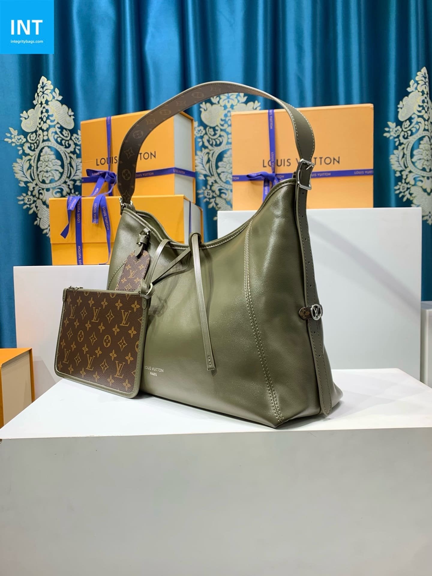 Louis Vuitton M14268 Carryall Vibe MM