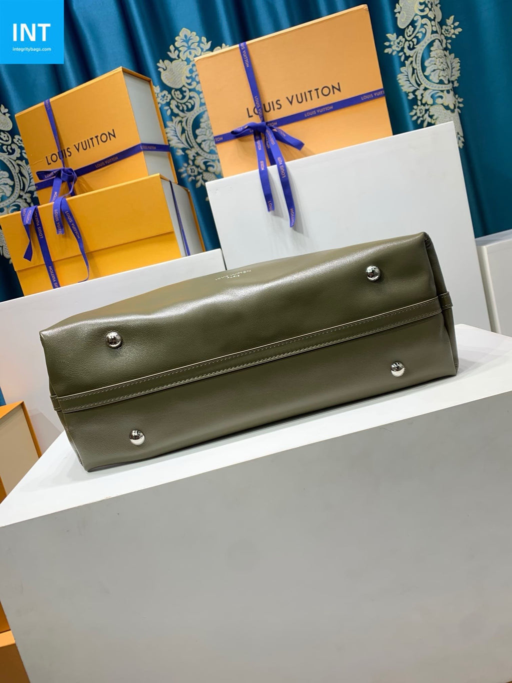 Louis Vuitton M14268 Carryall Vibe MM