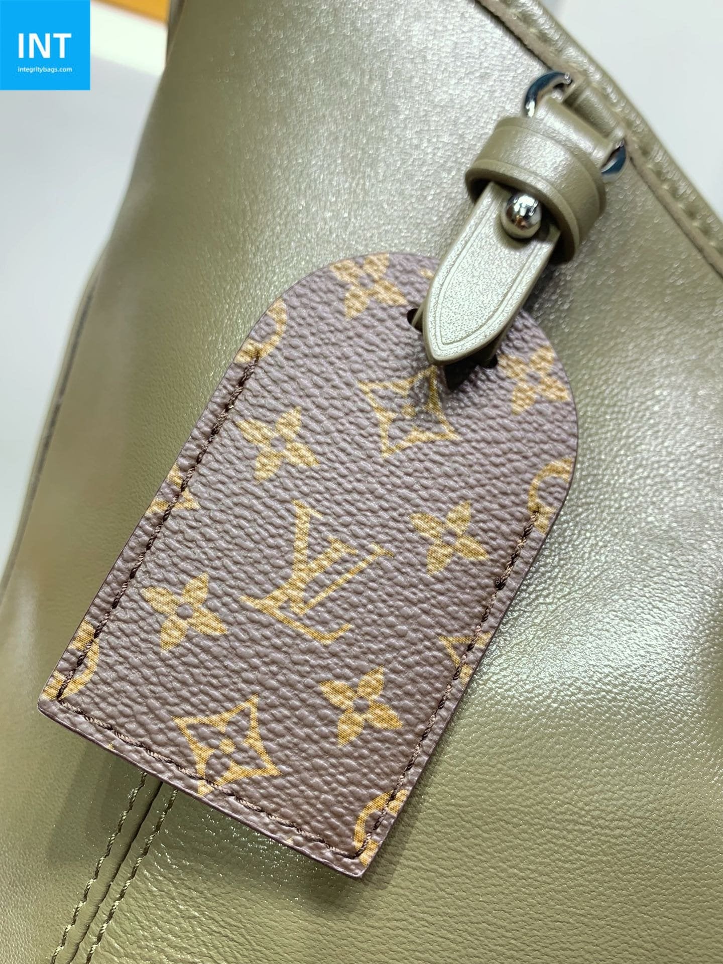 Louis Vuitton M14268 Carryall Vibe MM