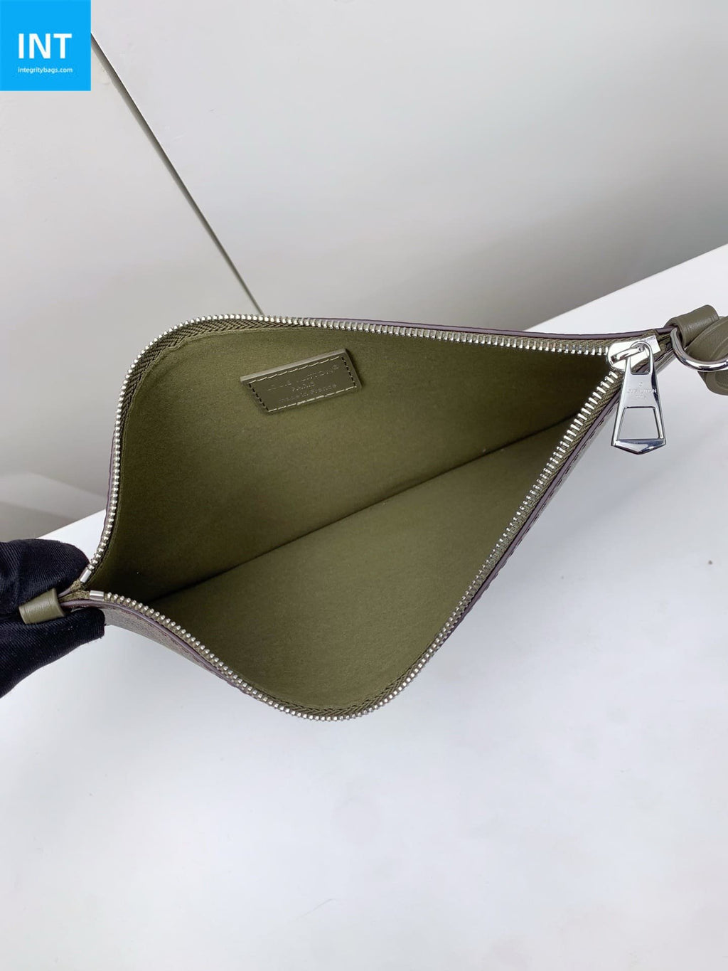 Louis Vuitton M14268 Carryall Vibe MM
