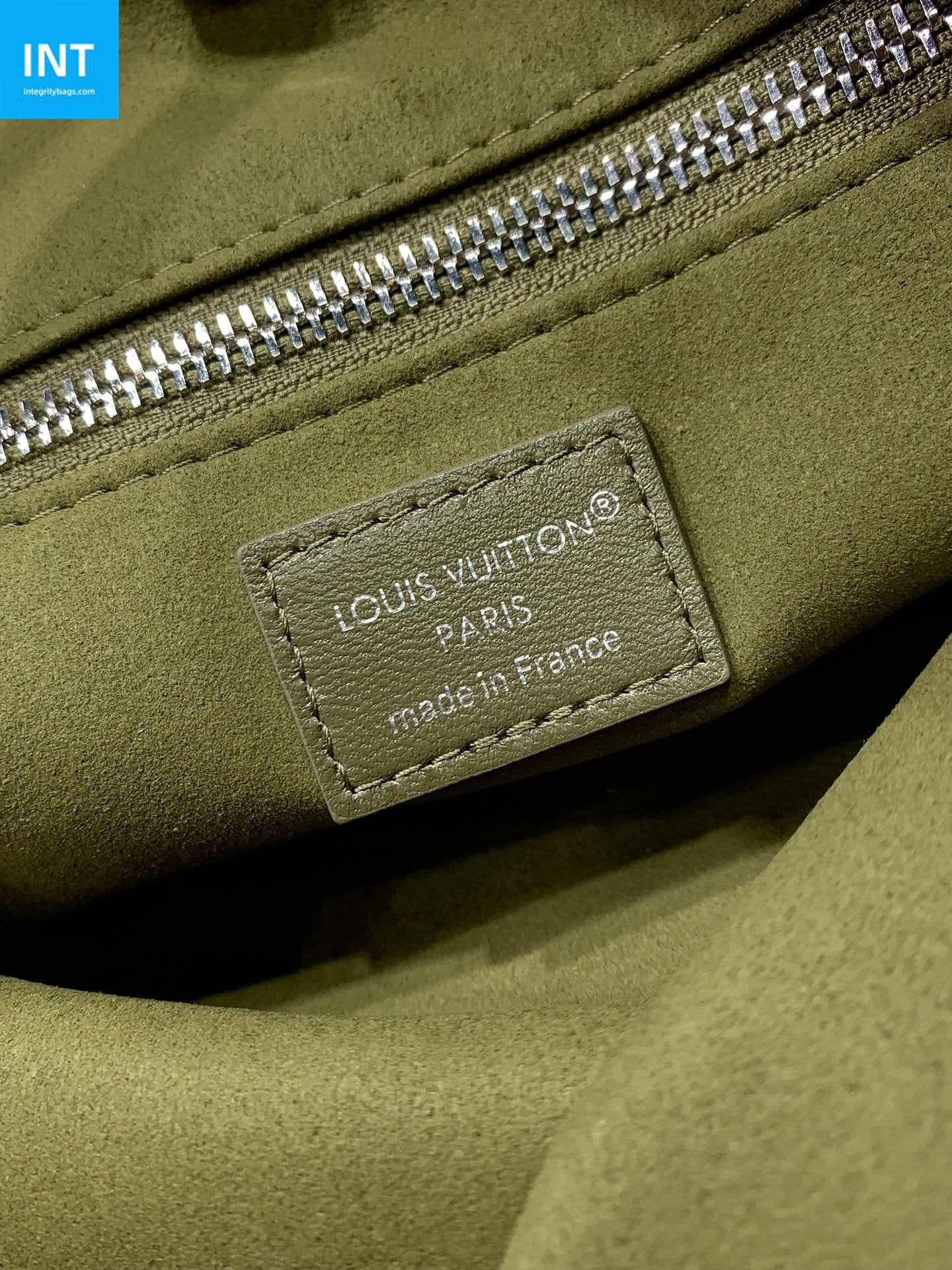 Louis Vuitton M14268 Carryall Vibe MM