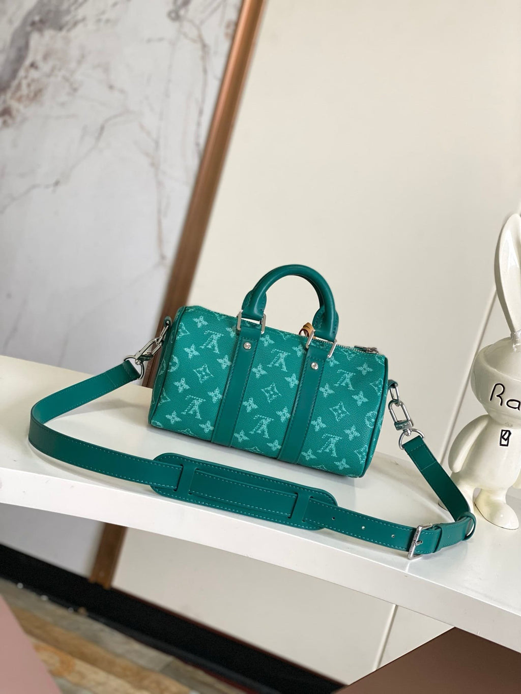 Louis Vuitton M12684 Keepall Bandoulière 25