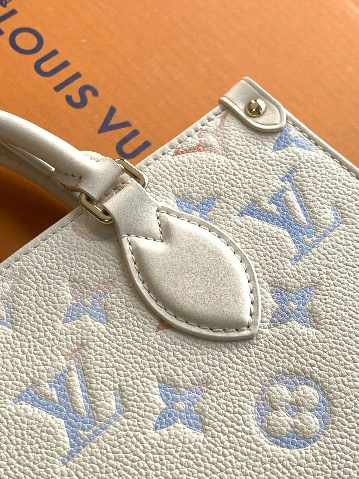 Louis Vuitton M25770 OnTheGo PM