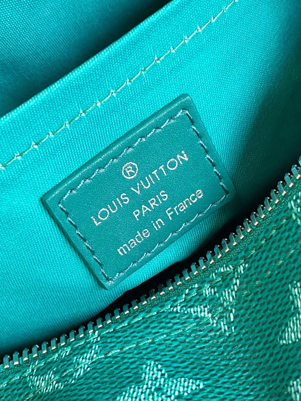 Louis Vuitton M12684 Keepall Bandoulière 25