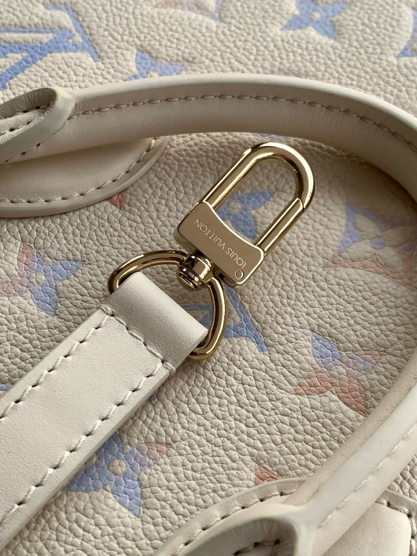 Louis Vuitton M25770 OnTheGo PM