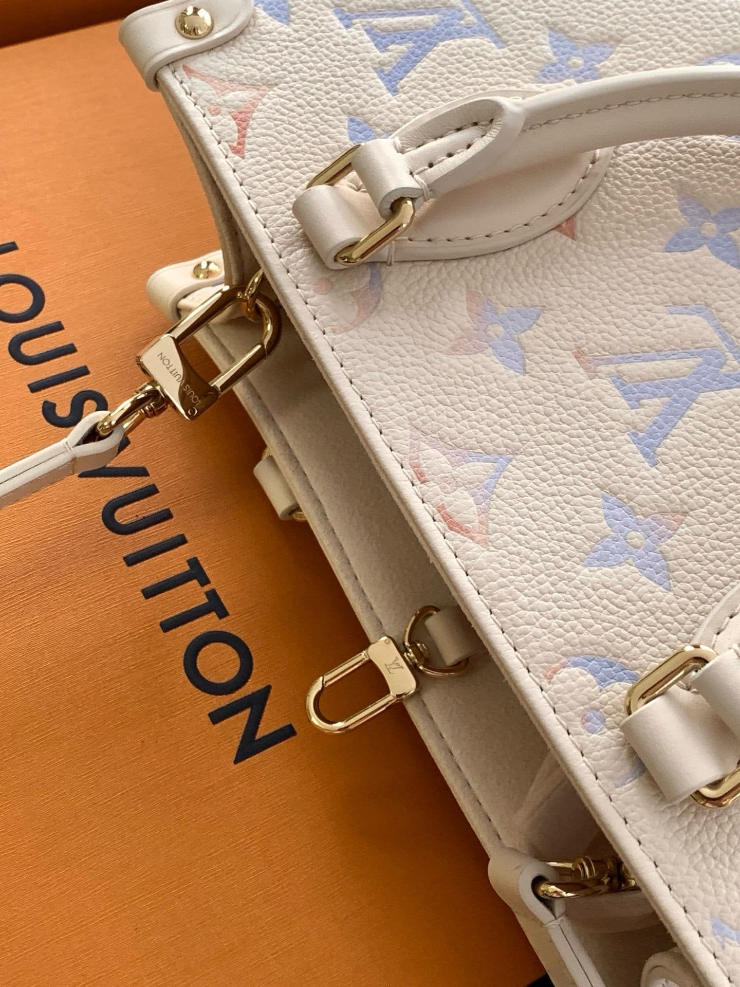 Louis Vuitton M25770 OnTheGo PM