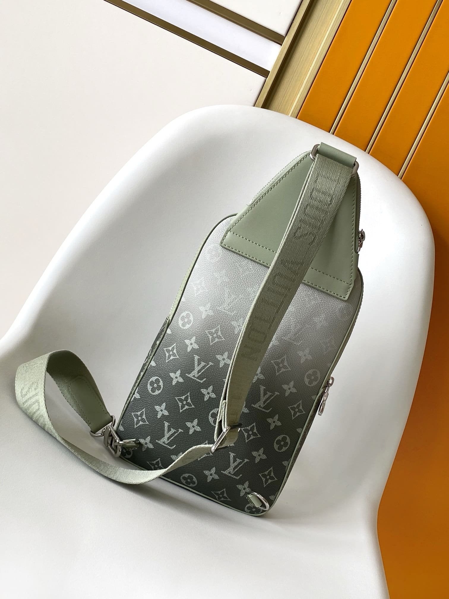 Louis Vuitton M11702 Avenue Slingbag