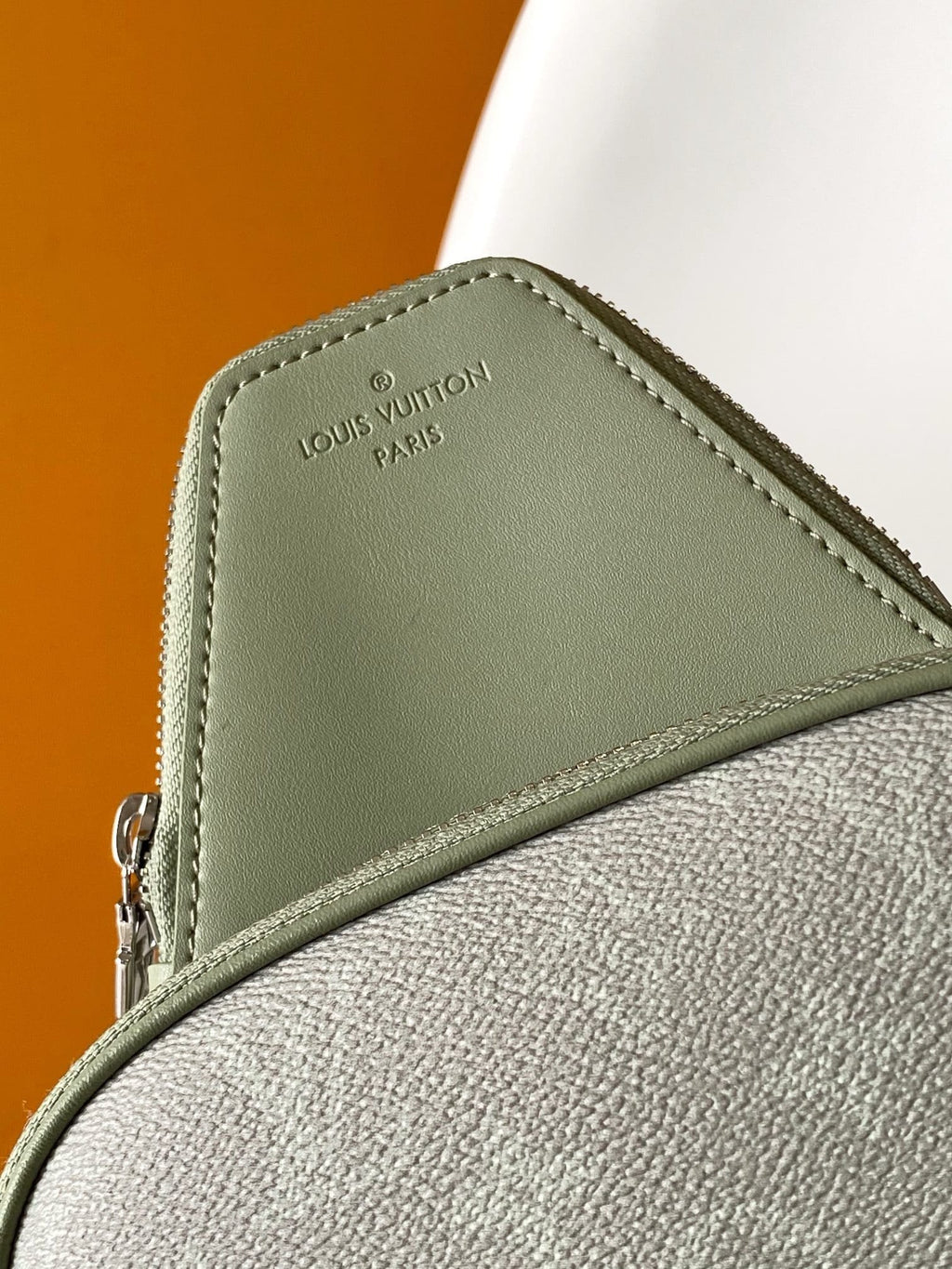 Louis Vuitton M11702 Avenue Slingbag