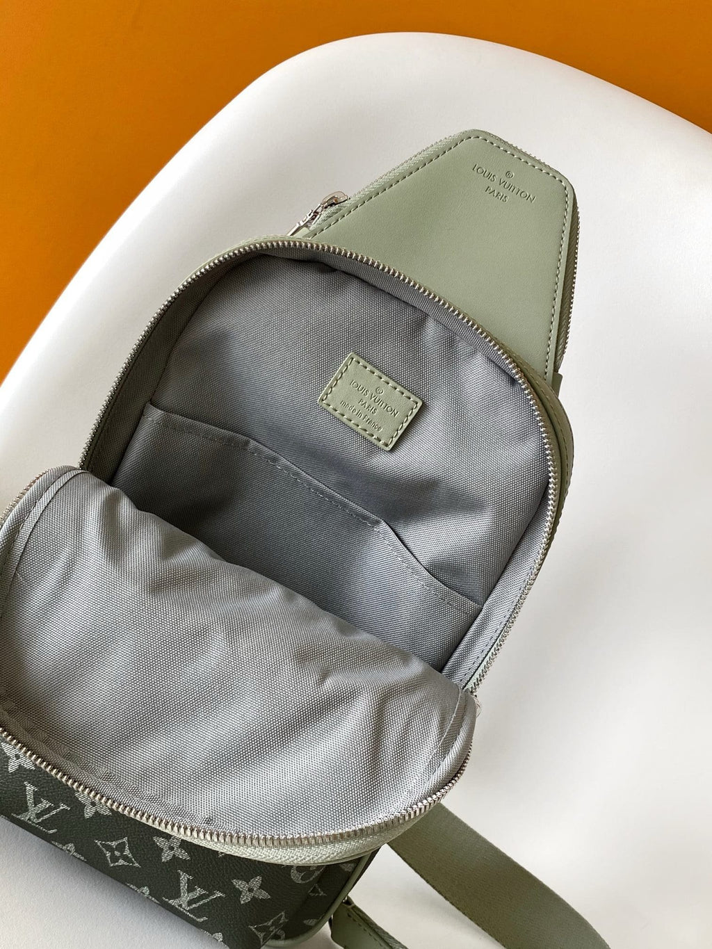 Louis Vuitton M11702 Avenue Slingbag
