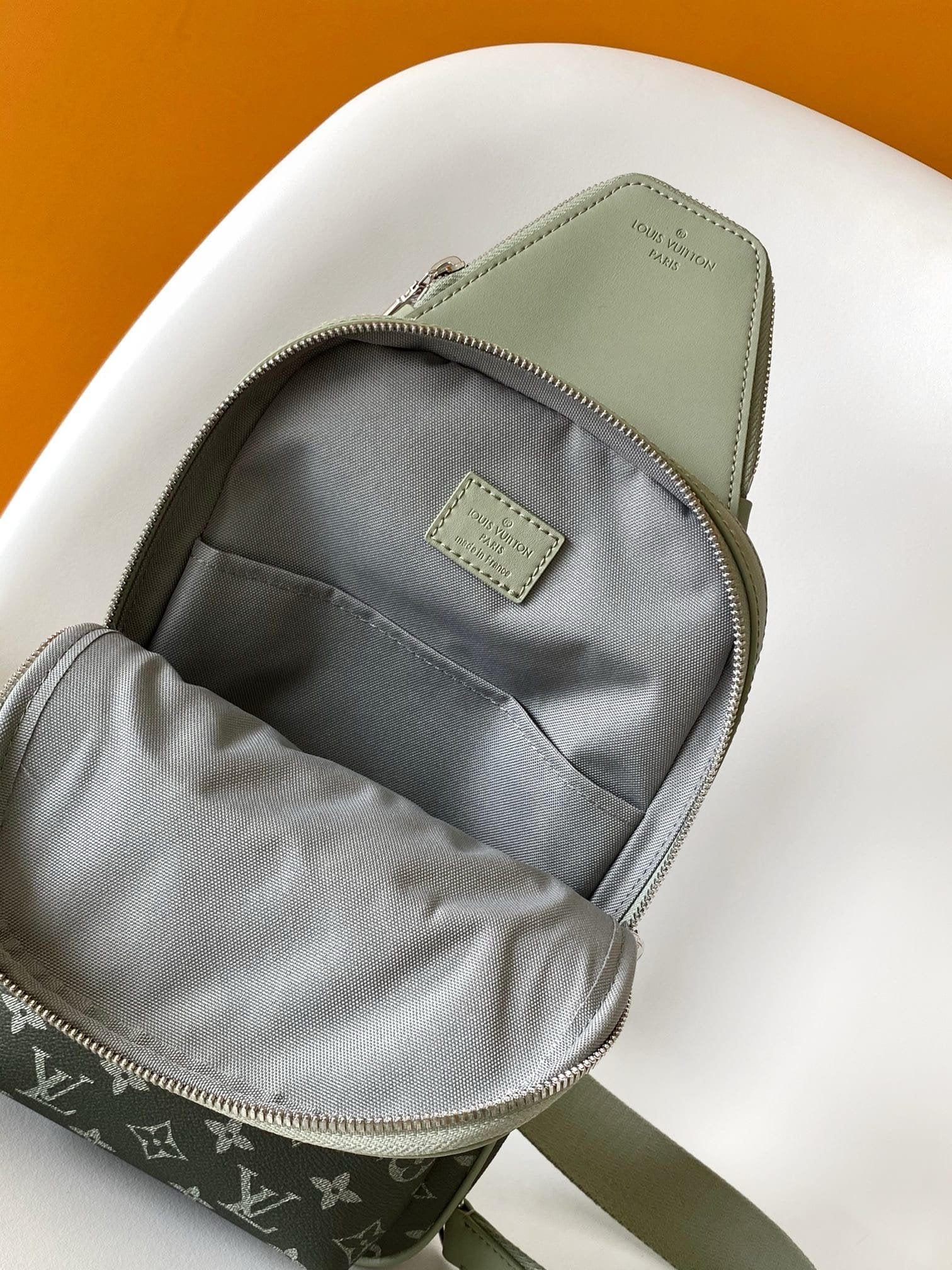 Louis Vuitton M11702 Avenue Slingbag