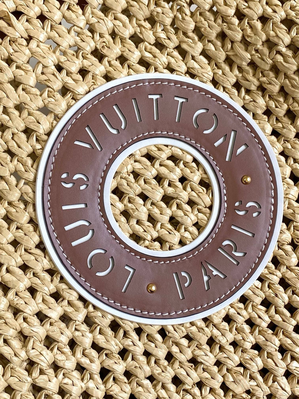 Louis Vuitton M24723 OnTheGo MM