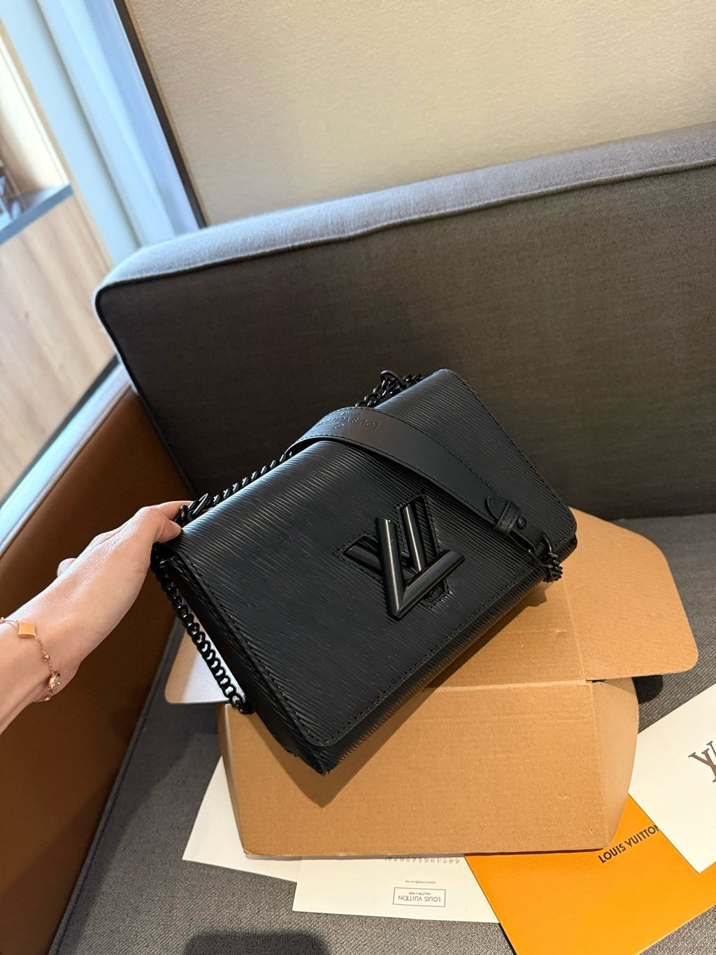 Louis Vuitton M25325 Twist MM
