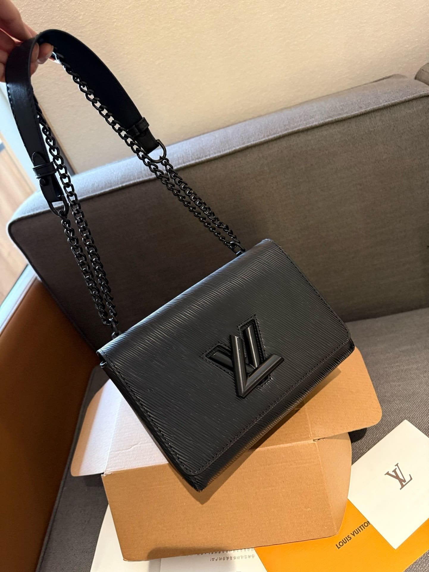 Louis Vuitton M25325 Twist MM
