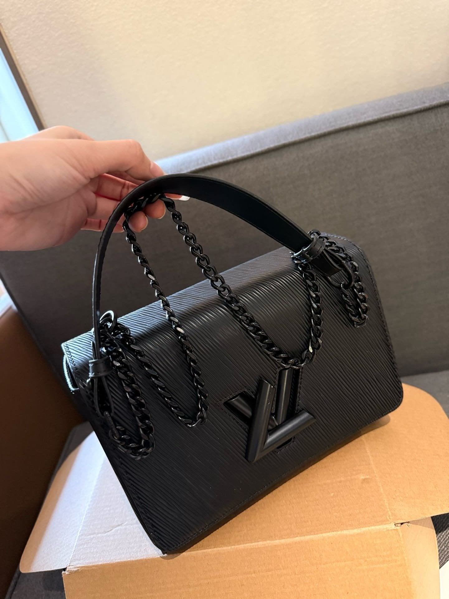 Louis Vuitton M25325 Twist MM