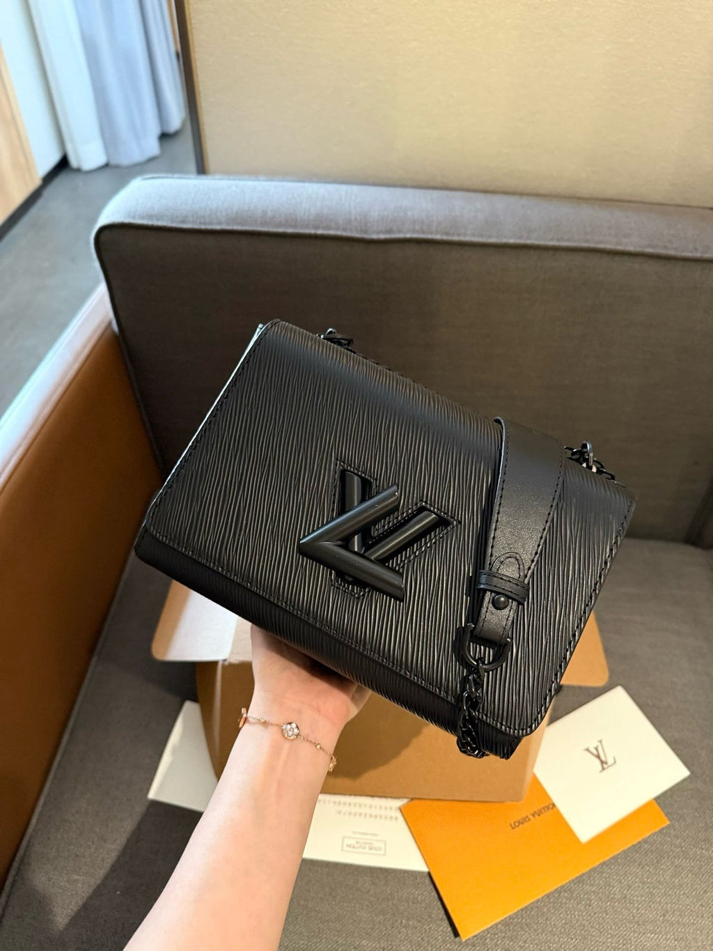 Louis Vuitton M25325 Twist MM