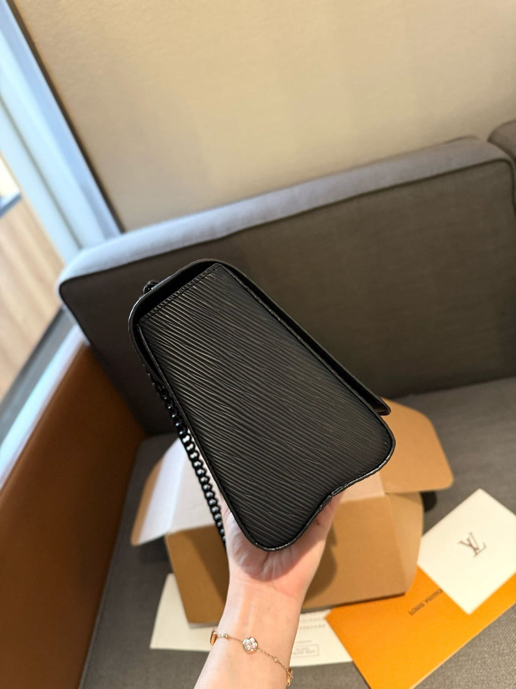 Louis Vuitton M25325 Twist MM