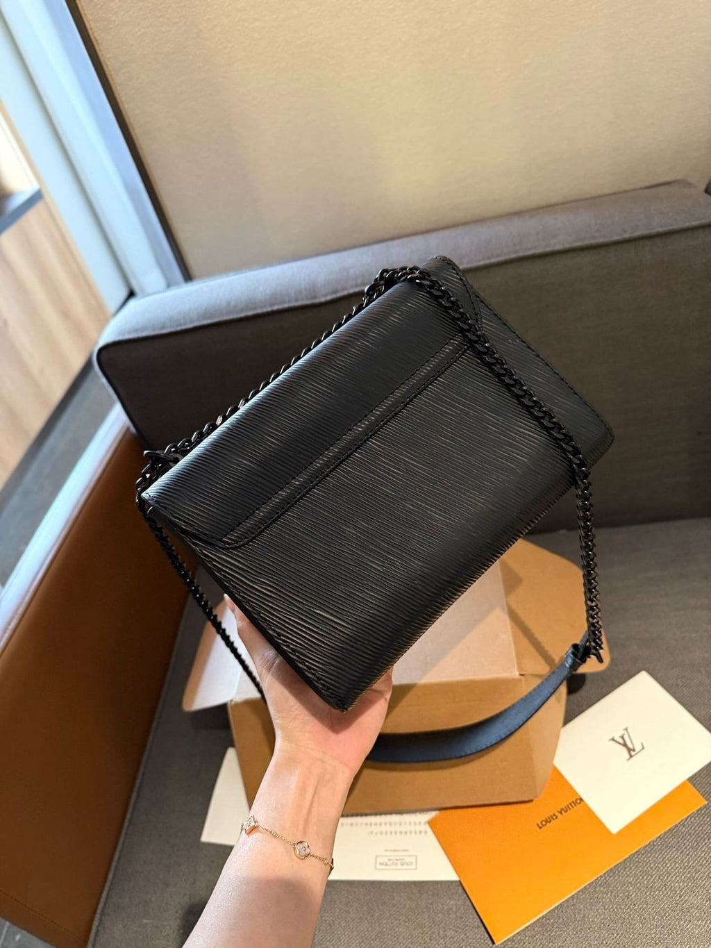 Louis Vuitton M25325 Twist MM