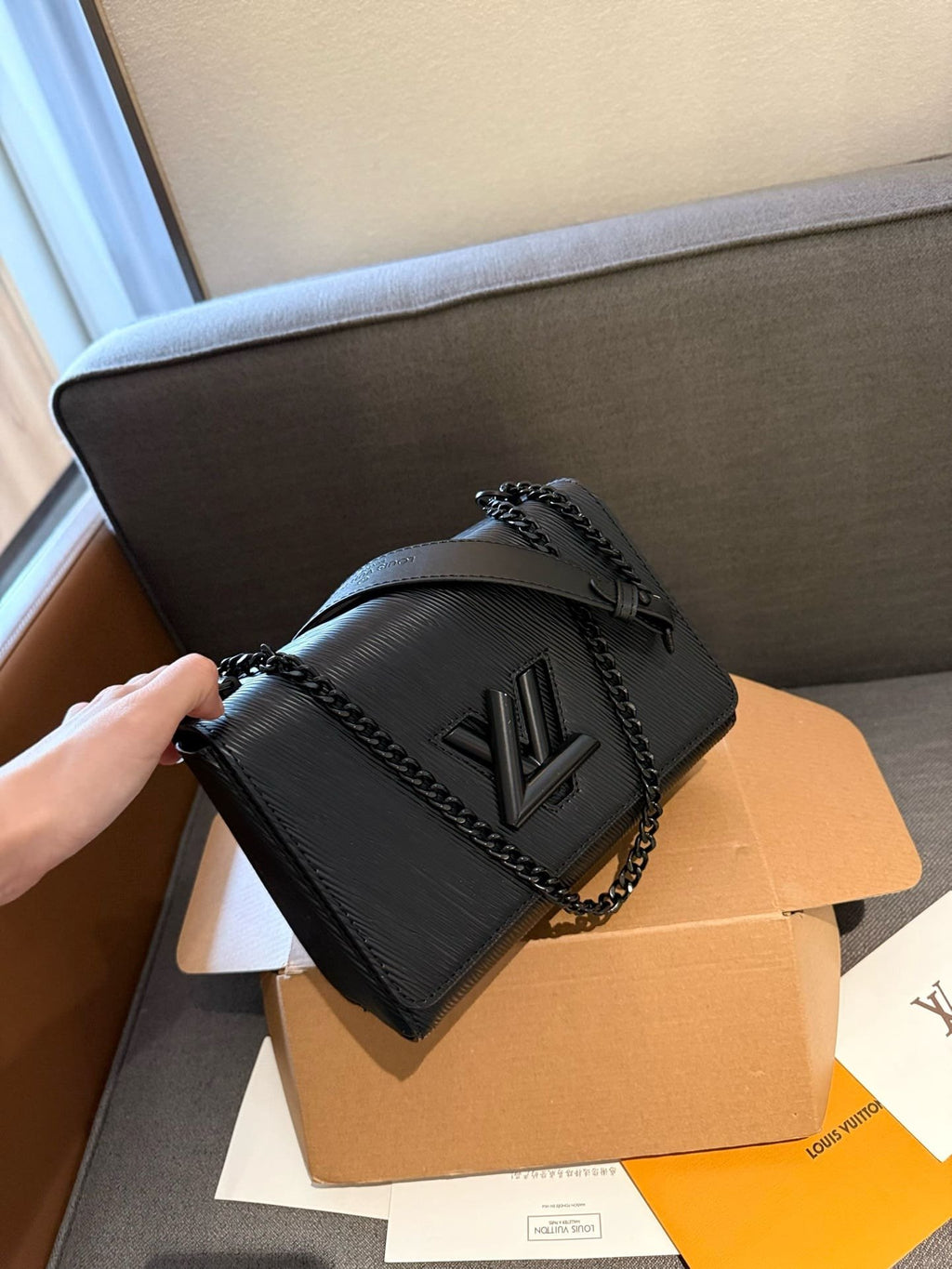 Louis Vuitton M25325 Twist MM
