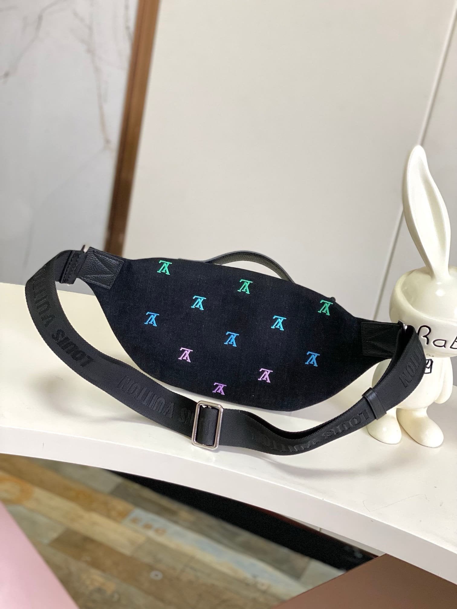 Louis Vuitton M13961 Rush Bumbag