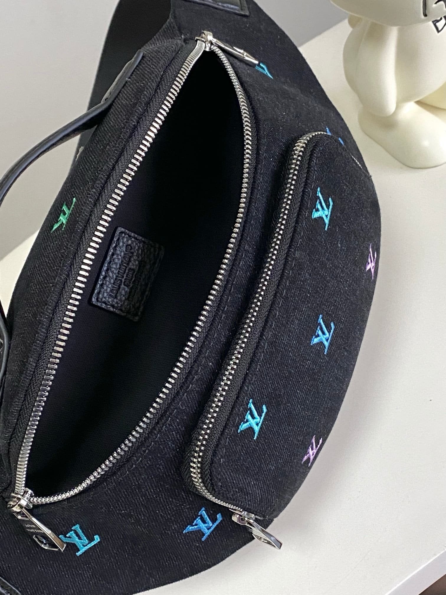 Louis Vuitton M13961 Rush Bumbag