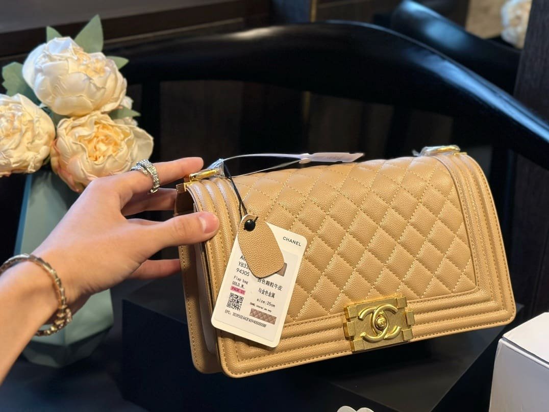 CHANEL Matelasse Boy Bag