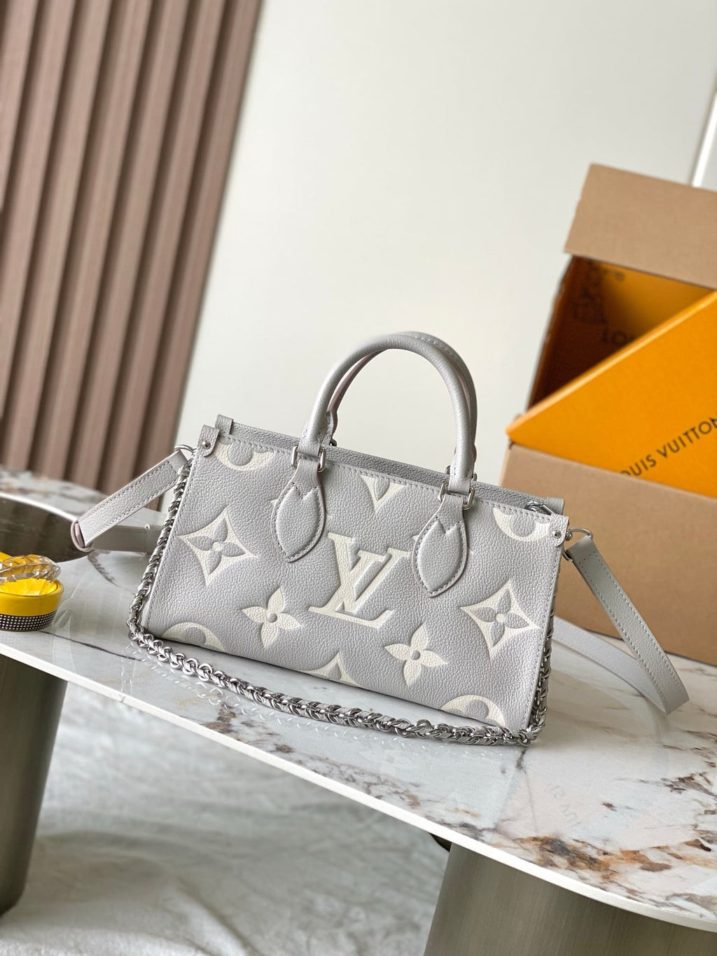 Louis Vuitton M14213 OnTheGo East West