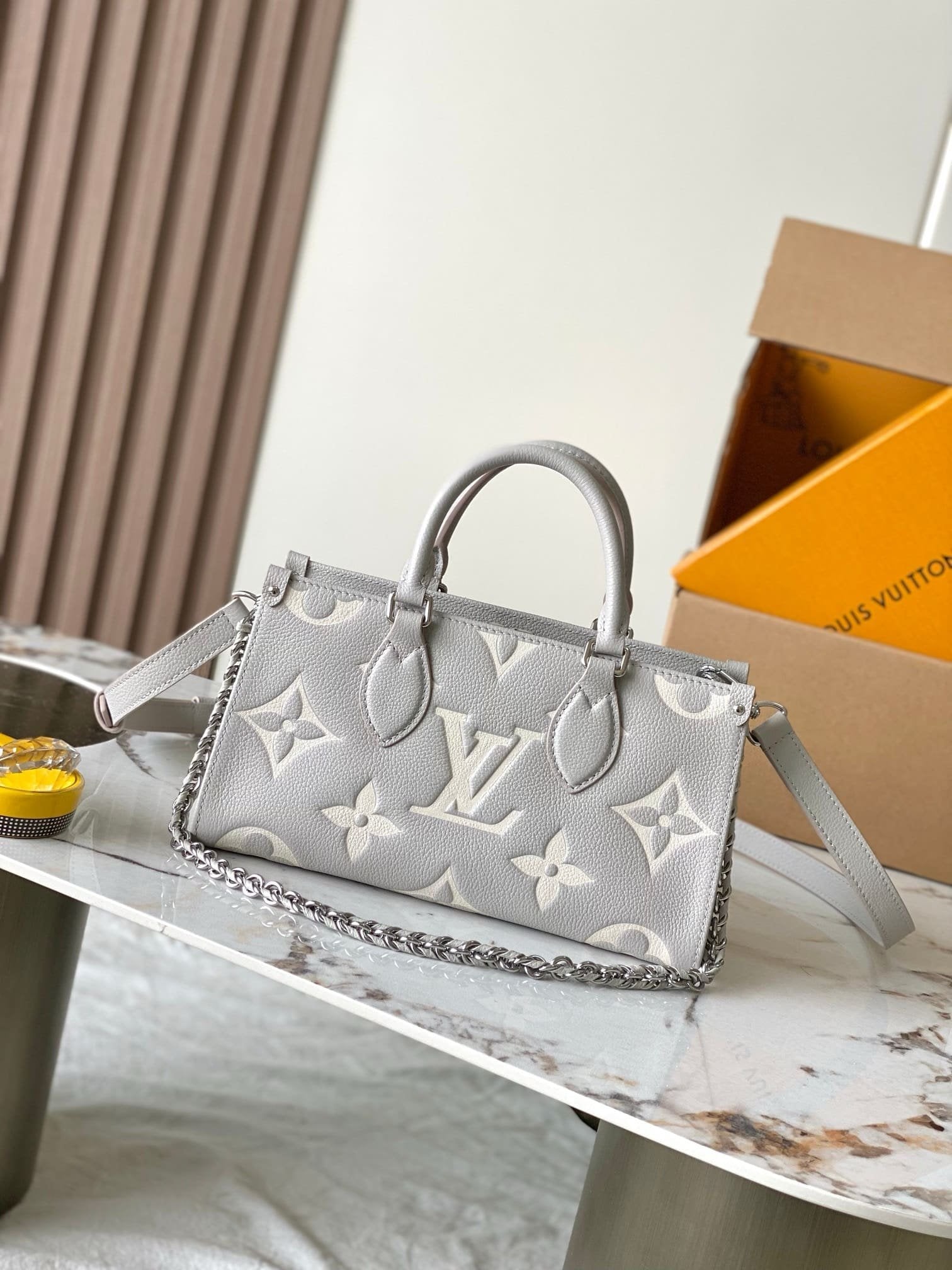 Louis Vuitton M14213 OnTheGo East West