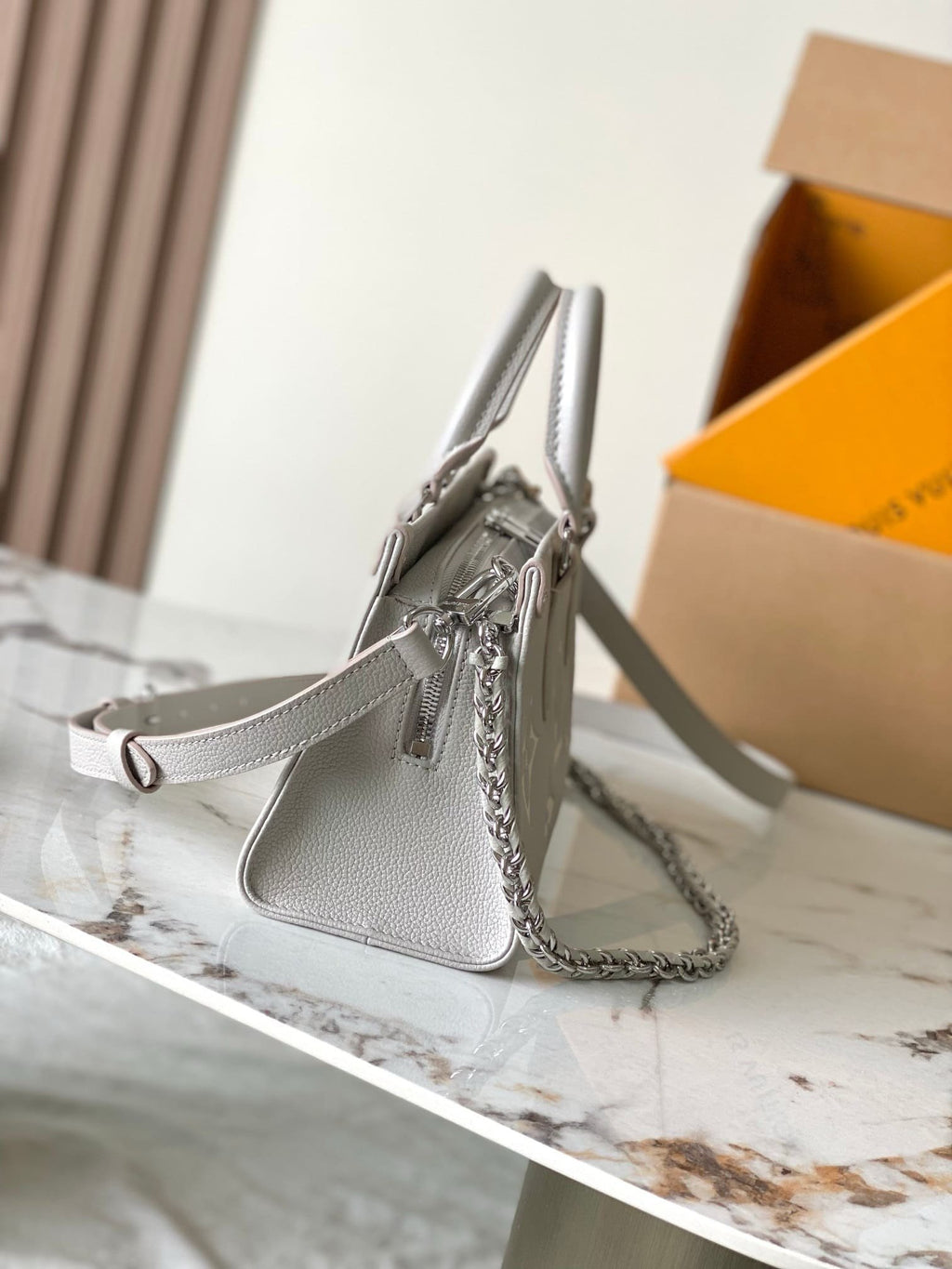 Louis Vuitton M14213 OnTheGo East West