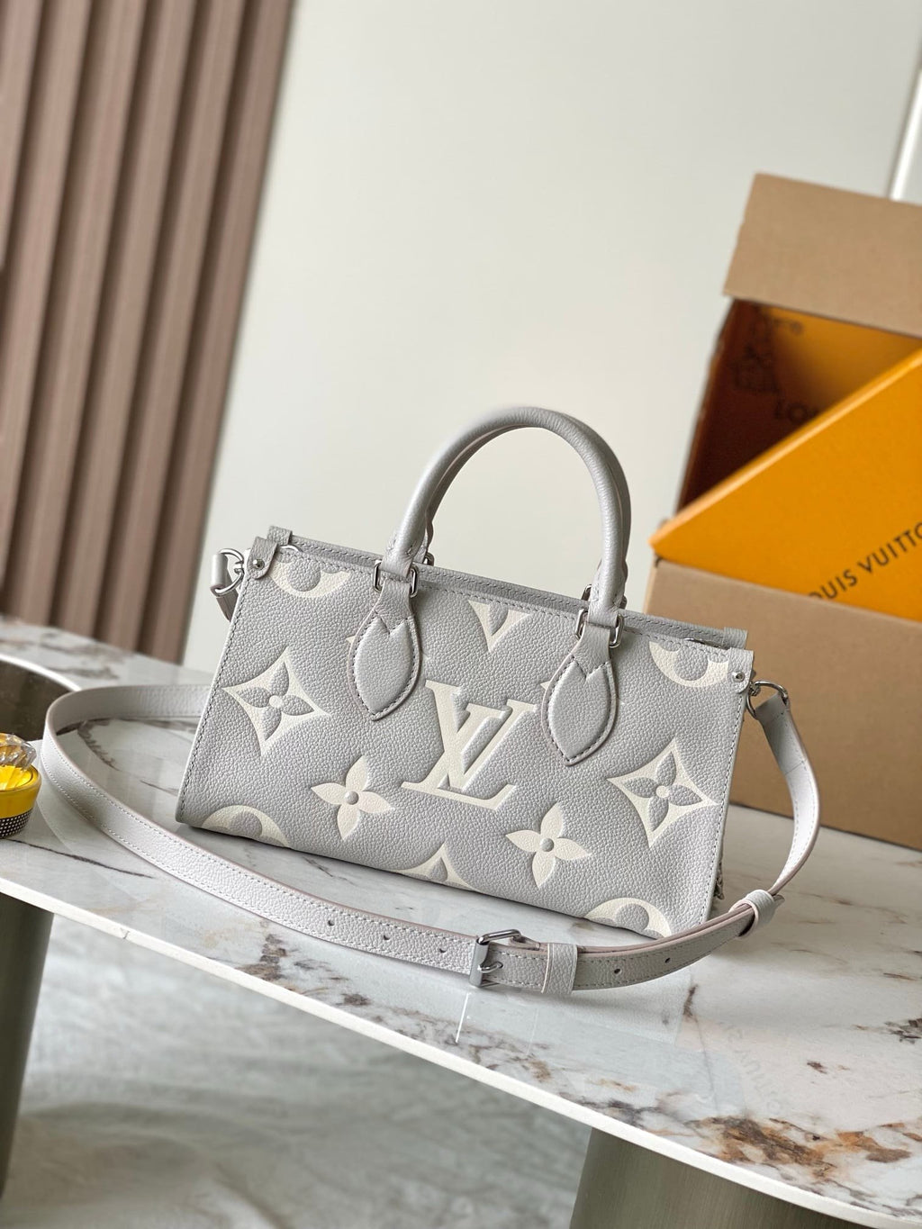 Louis Vuitton M14213 OnTheGo East West