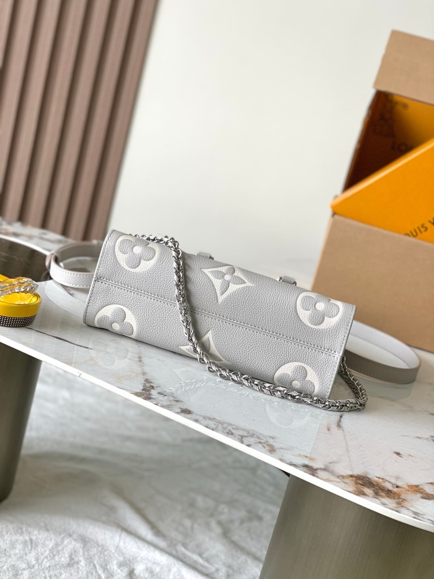 Louis Vuitton M14213 OnTheGo East West