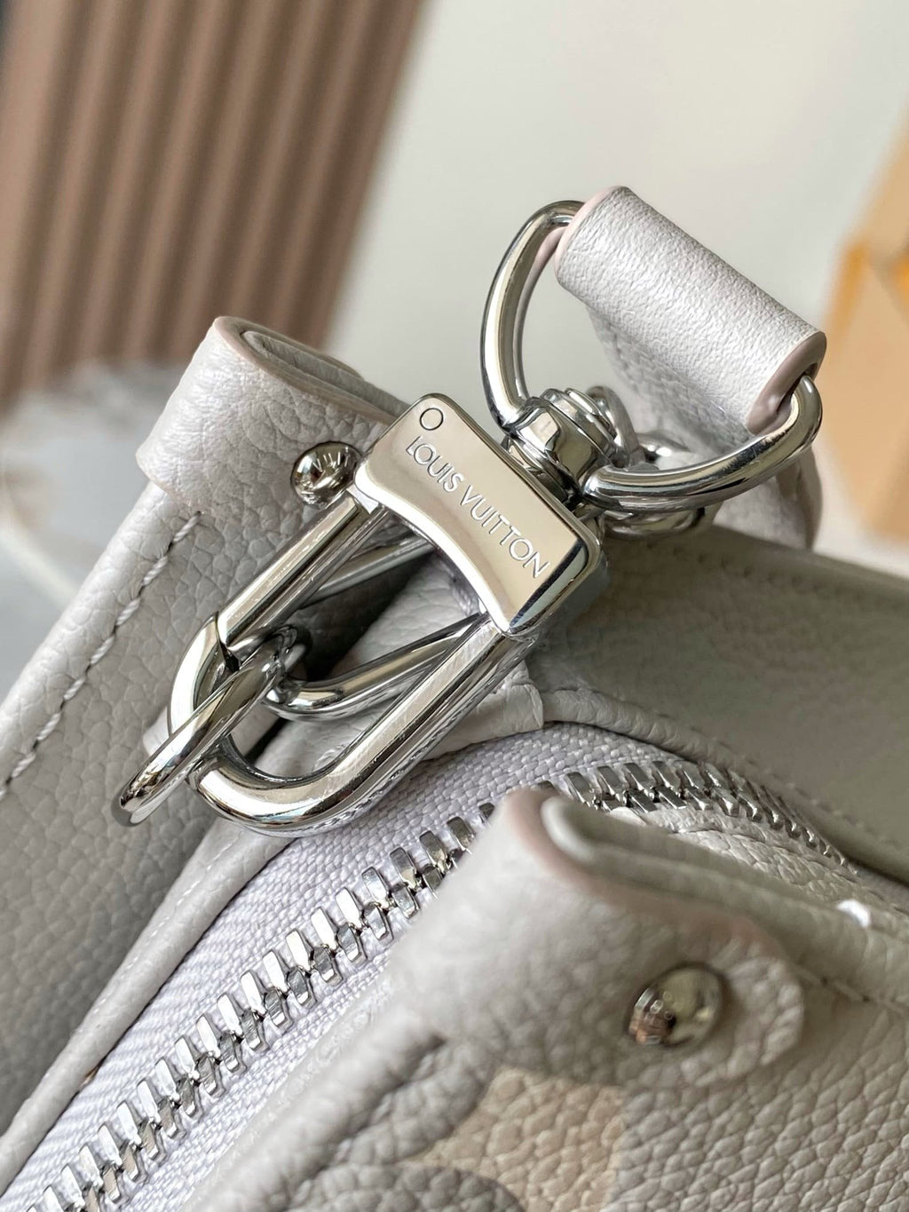 Louis Vuitton M14213 OnTheGo East West