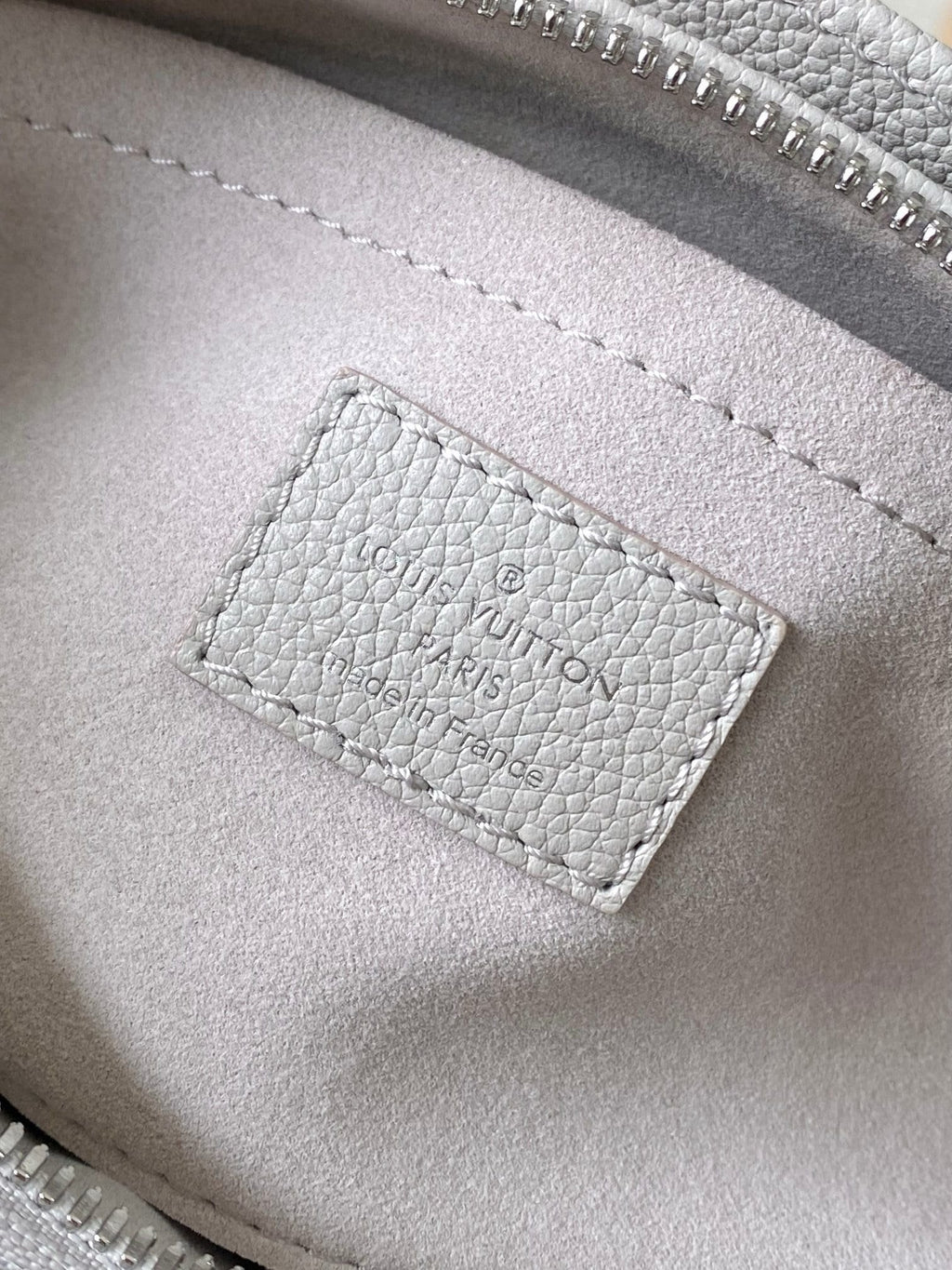 Louis Vuitton M14213 OnTheGo East West