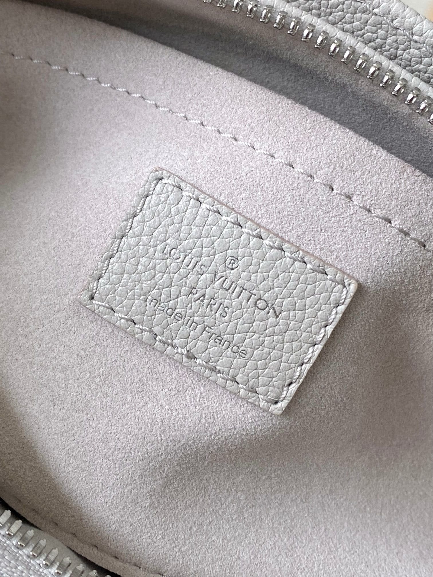 Louis Vuitton M14213 OnTheGo East West