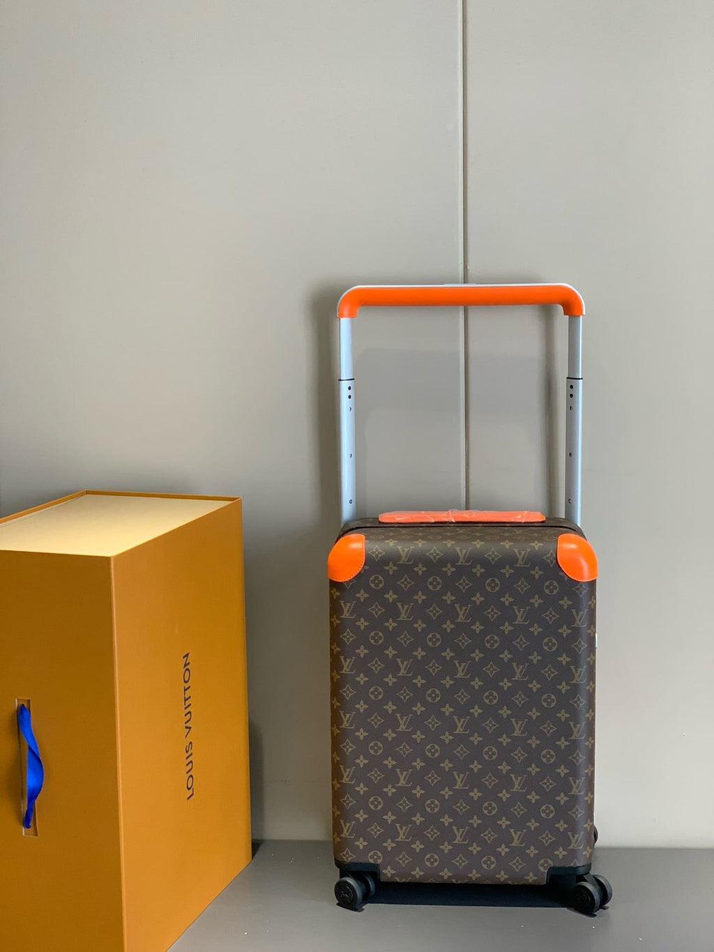 Louis Vuitton M46777 Horizon 55