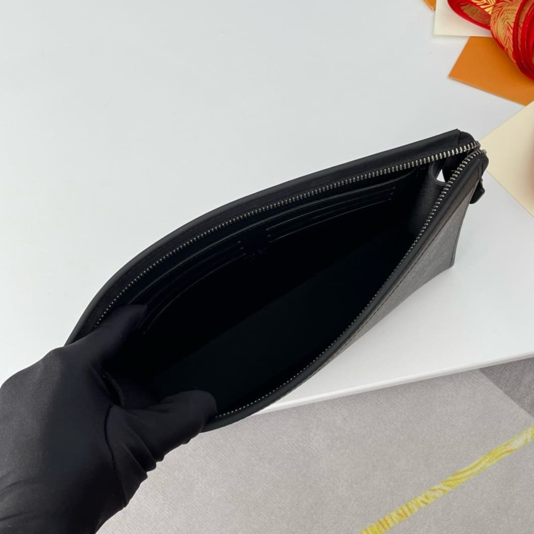 Louis Vuitton M61692 Pochette Voyage MM