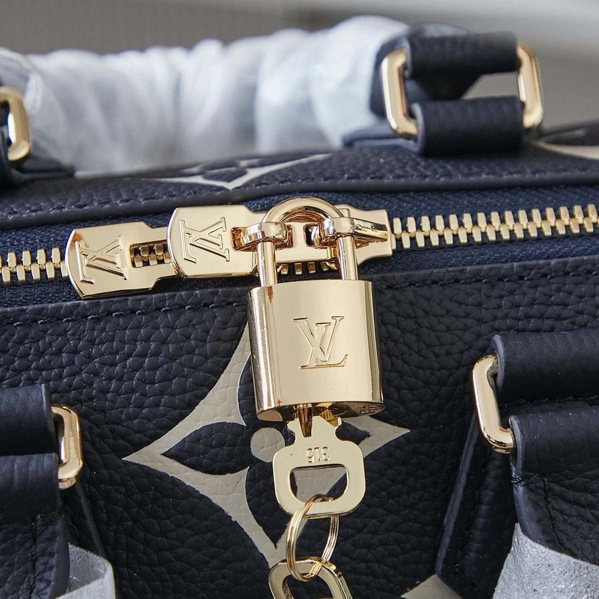 Louis Vuitton M47048 Speedy Bandoulière 20