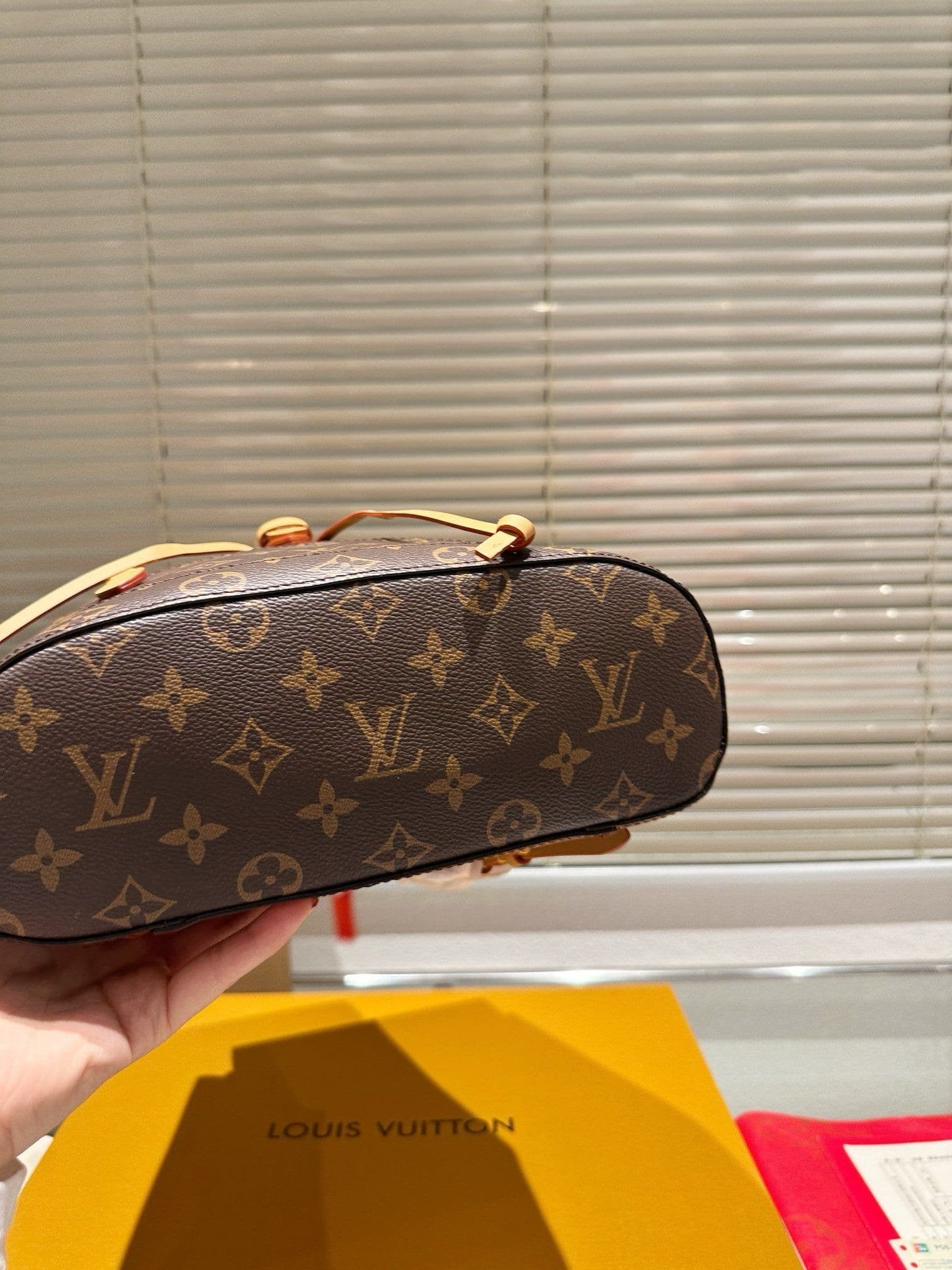 Louis Vuitton Montsouris M43431