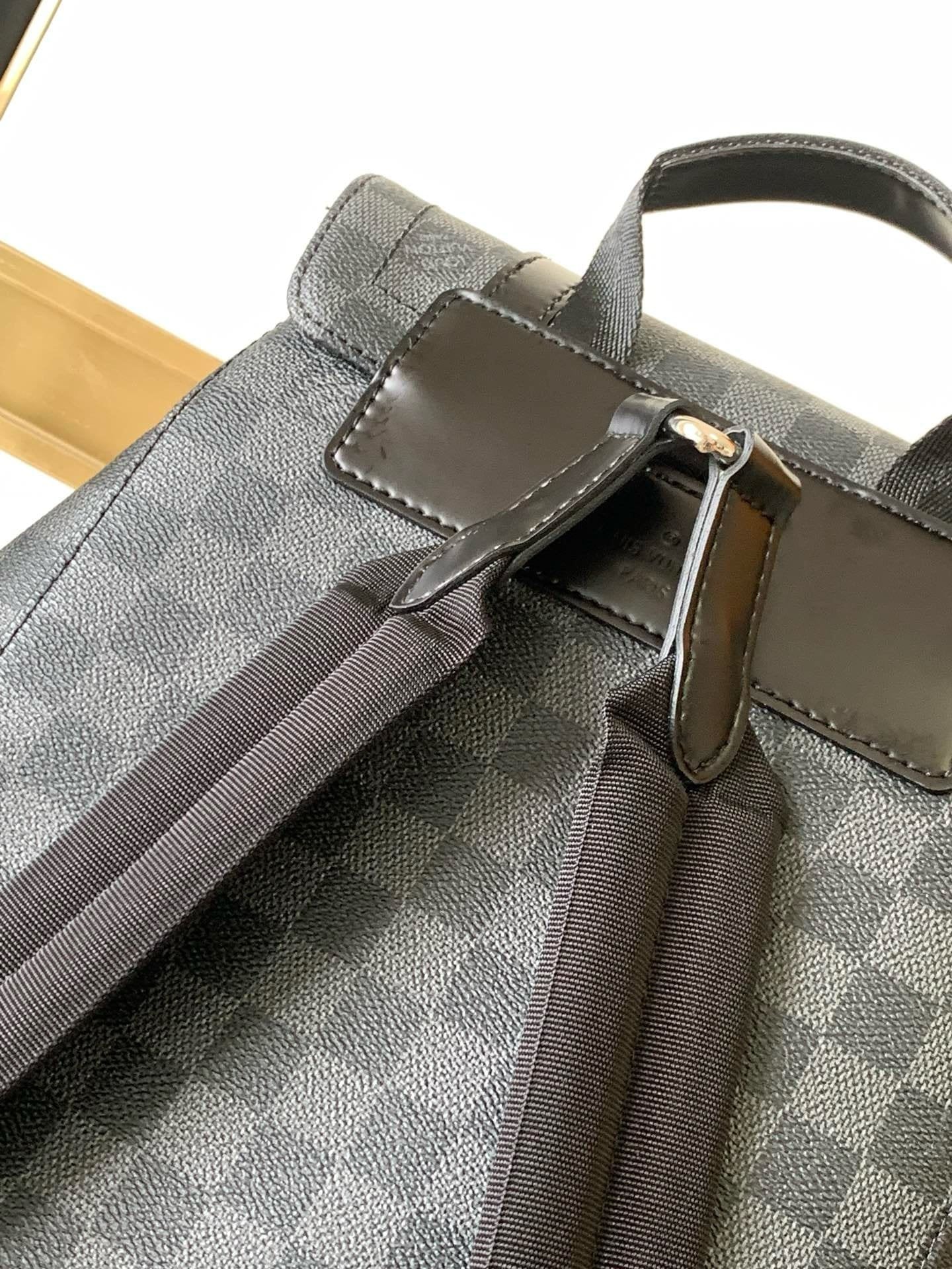 Louis Vuitton N41379 Christopher MM