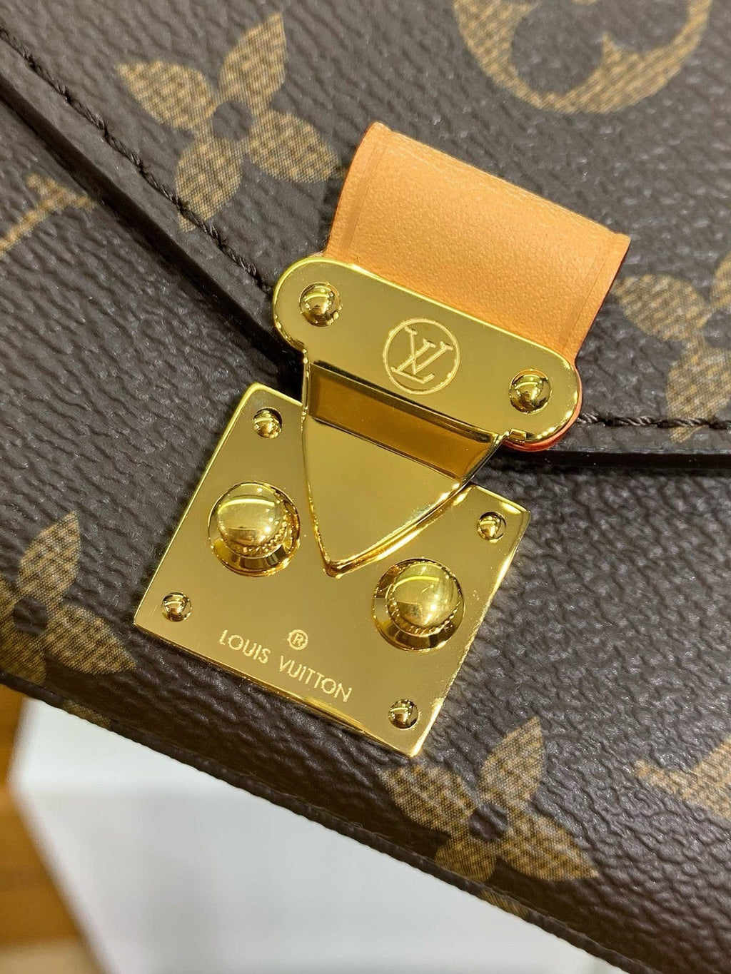 Louis Vuitton M81267 MICRO MÉTIS chain bag