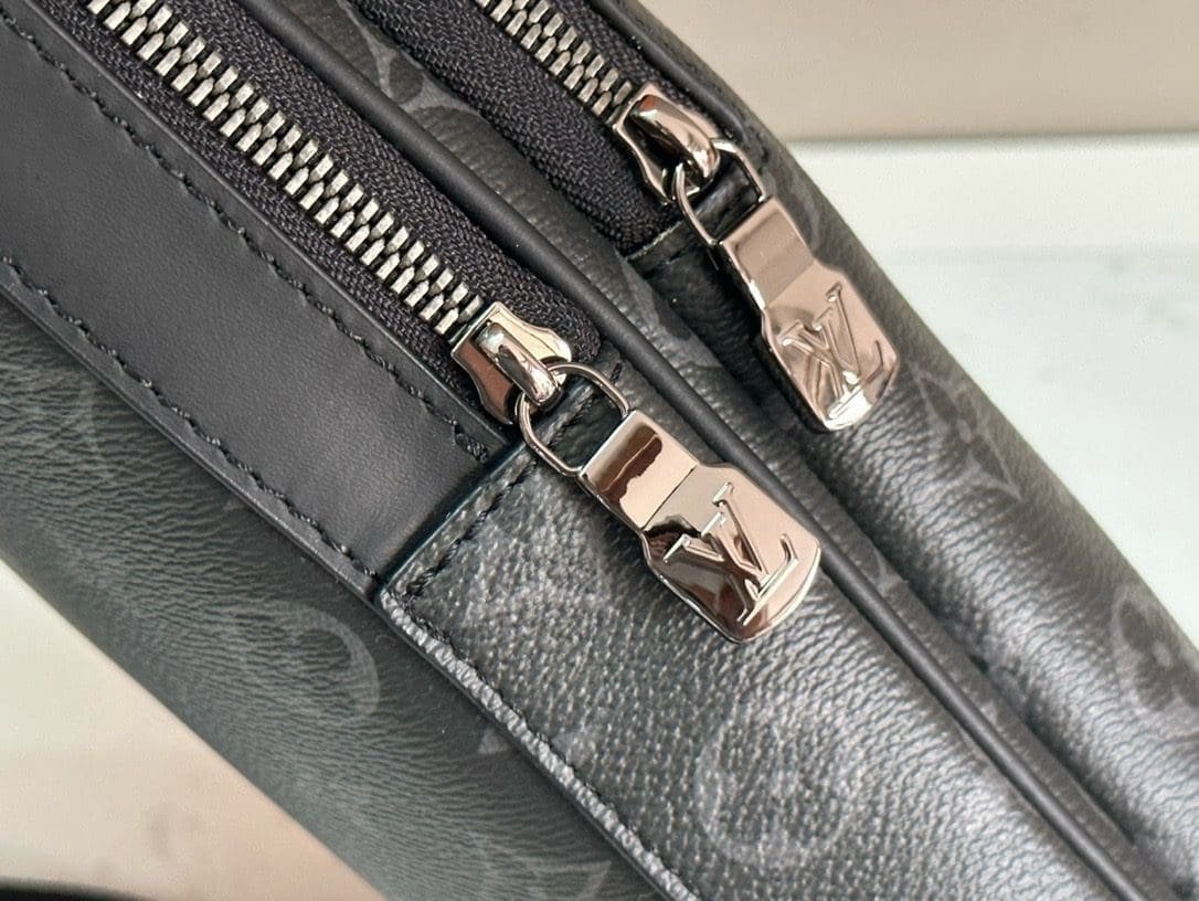 Louis Vuitton M47137 Avenue Slingbag